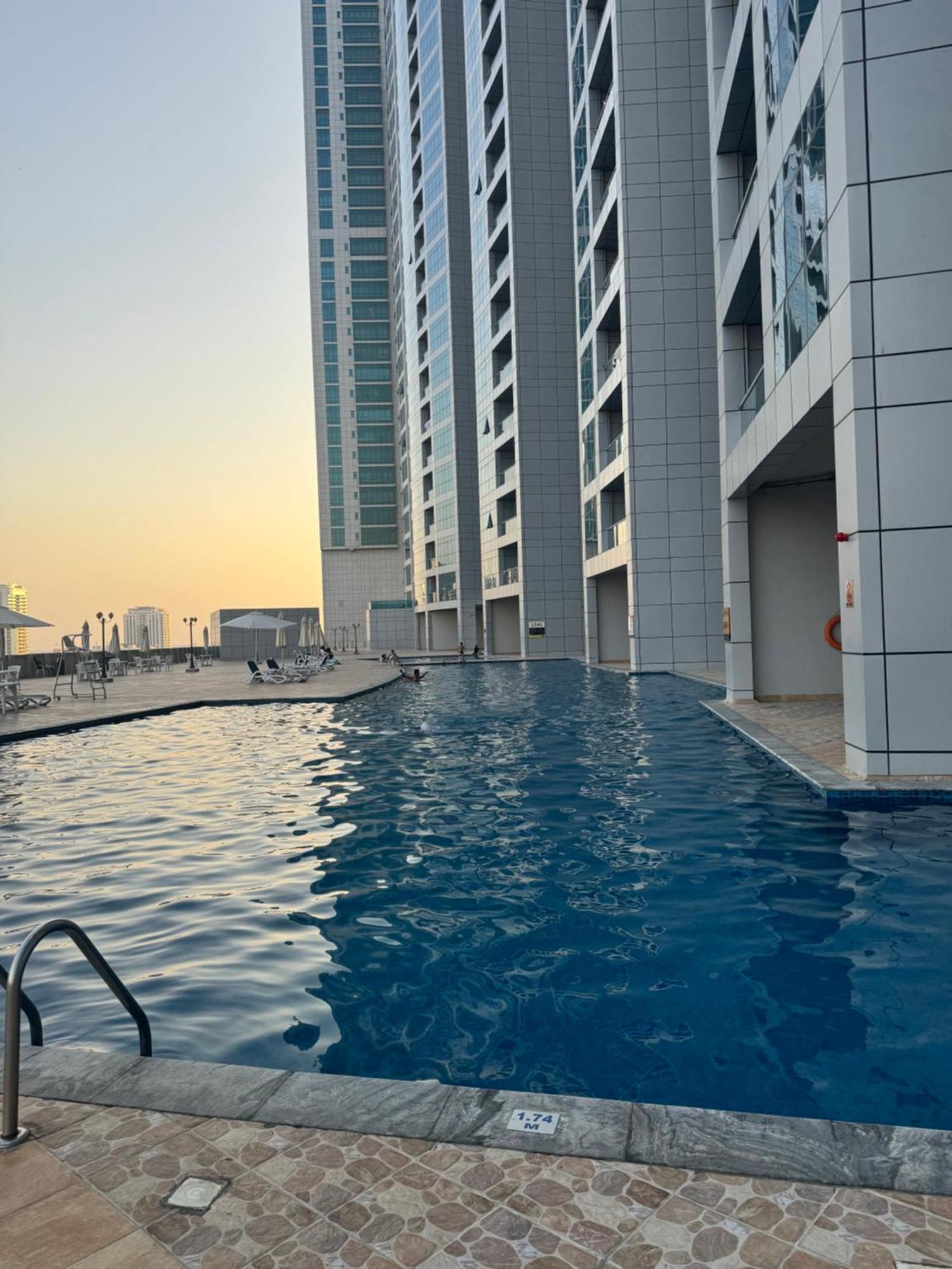 Apartment Luxurious Homes *